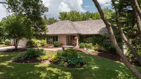 13530 Oak Hill Ct, Eden Prairie, MN 55346