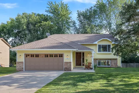 1906 Circle Dr NW, Sauk Rapids, MN 56379