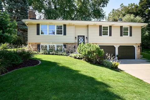 4917 W 96th St, Bloomington, MN 55437