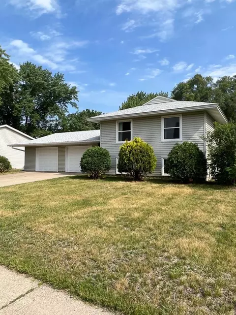 973 Whitney Dr, Apple Valley, MN 55124