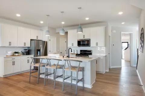 2581 Paddock Path, Shakopee, MN 55379