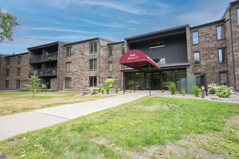 5140 W 102nd St #204, Bloomington, MN 55437