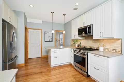 1609 Summit Hl, Eagan, MN 55122 photo 16