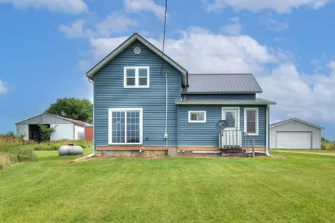 w428 Clipperdale Road, Arkansaw, WI 54721