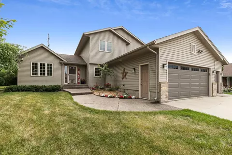 1303 Merrywood Ct, Faribault, MN 55021