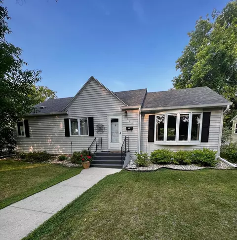 226 Kneale Ave S, Thief River Falls, MN 56701