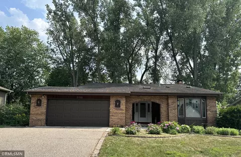 1010 Glen Paul Ct, Shoreview, MN 55126
