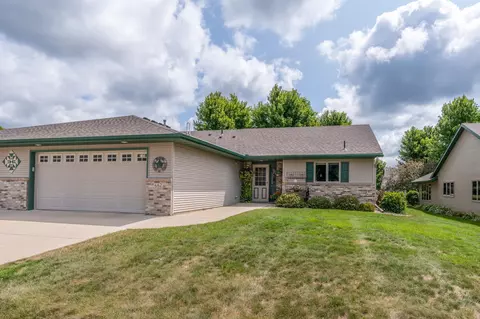682 W River Dr, New London, MN 56273