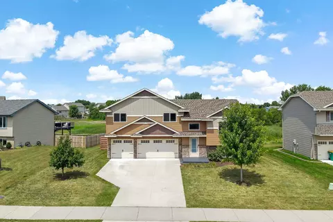 1752 Hidden Trl, Mayer, MN 55360