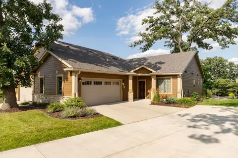 487 Panorama Cir NW, Rochester, MN 55901