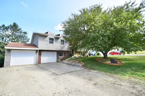 320 E 12th St, Zumbrota, MN 55992