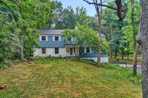2 Deer Ln, North Oaks, MN 55127