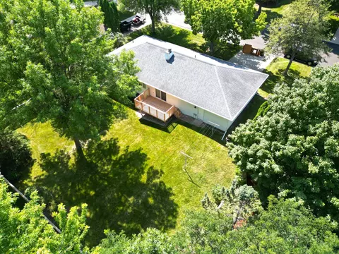 609 24th St SE, Willmar, MN 56201 photo 2