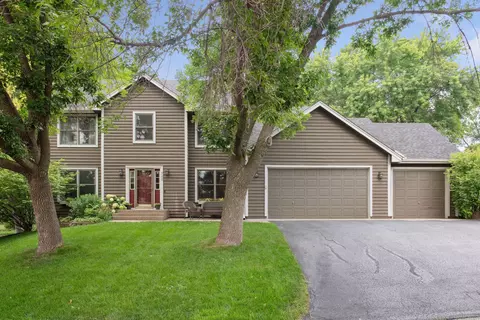 743 Ashley Dr, Chaska, MN 55318