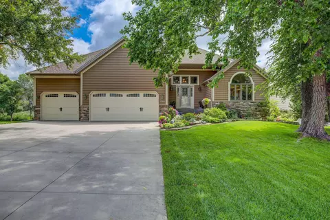 1380 Woodcrest Ave, Shoreview, MN 55126