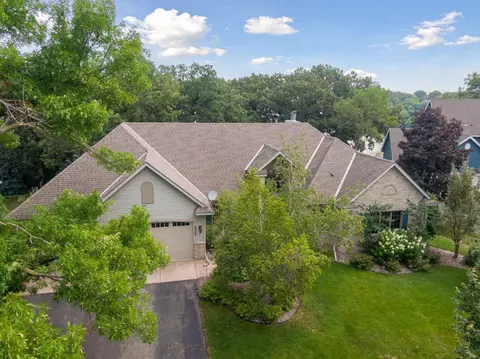8523 Drake Ct, Chanhassen, MN 55317