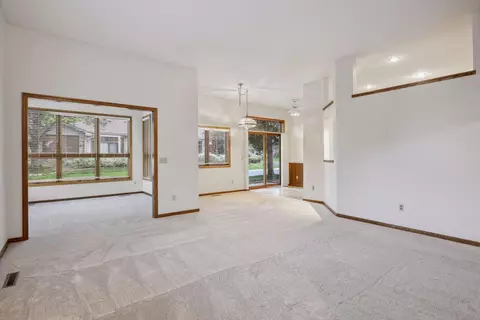 4132 Arbor Ln, Eagan, MN 55122 photo 4