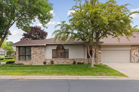 4132 Arbor Ln, Eagan, MN 55122 photo 2