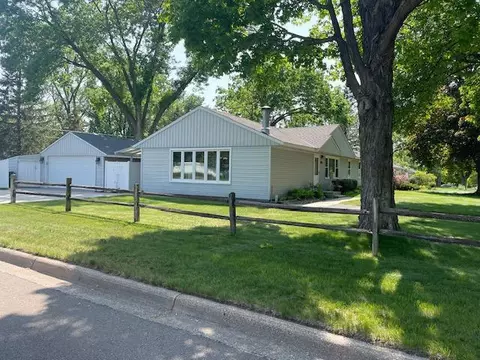 2001 Dixon Dr, Bloomington, MN 55431 photo 2