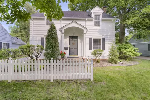 1758 Albert St N, Falcon Heights, MN 55113