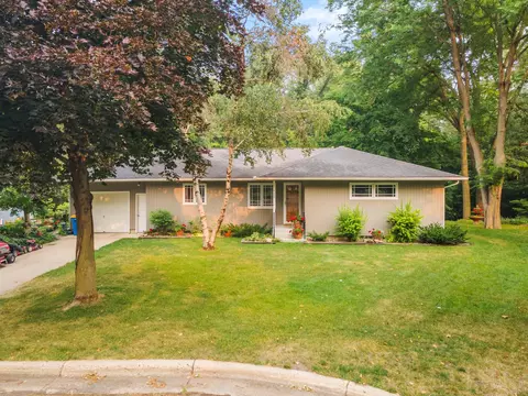 522 Maple Dr, Owatonna, MN 55060