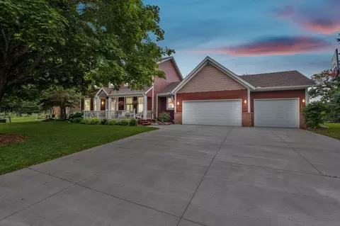 4645 Manor Dr, Eagan, MN 55123