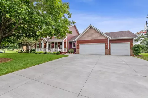 4645 Manor Dr, Eagan, MN 55123 photo 3