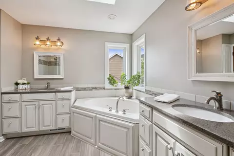 4645 Manor Dr, Eagan, MN 55123 photo 31