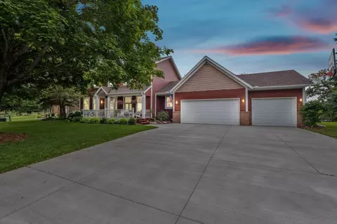 4645 Manor Dr, Eagan, MN 55123