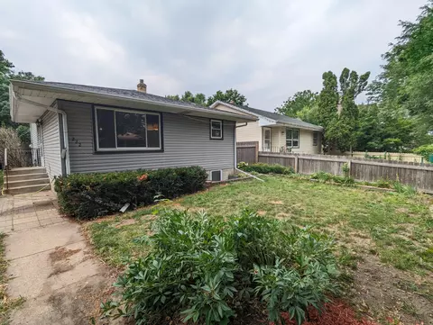 222 Winifred St E, Saint Paul, MN 55107