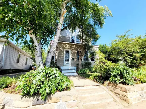 221 Earl St, Saint Paul, MN 55106