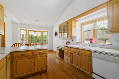 678 Hillside Dr, Eagan, MN 55121 photo 7