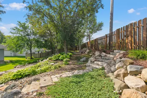 678 Hillside Dr, Eagan, MN 55121 photo 57