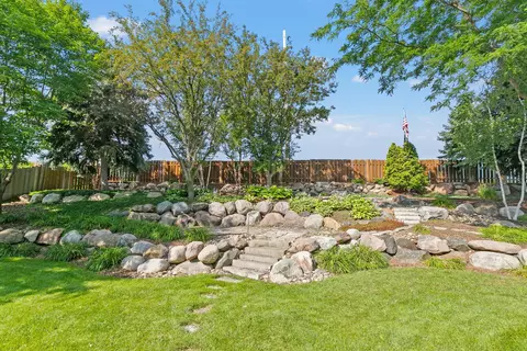 678 Hillside Dr, Eagan, MN 55121 photo 56