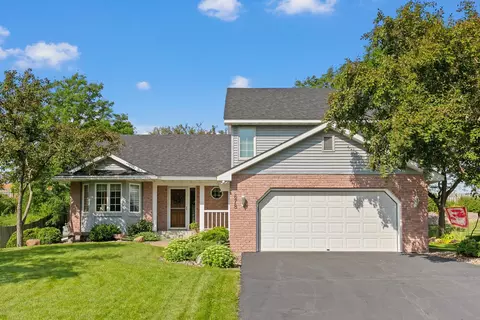 678 Hillside Dr, Eagan, MN 55121