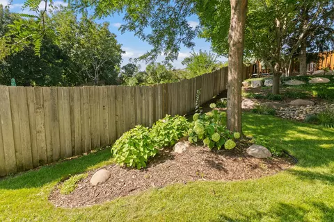 678 Hillside Dr, Eagan, MN 55121 photo 58