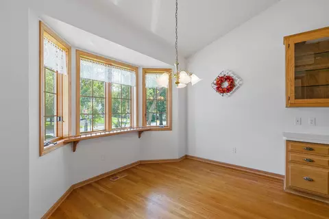 678 Hillside Dr, Eagan, MN 55121 photo 17
