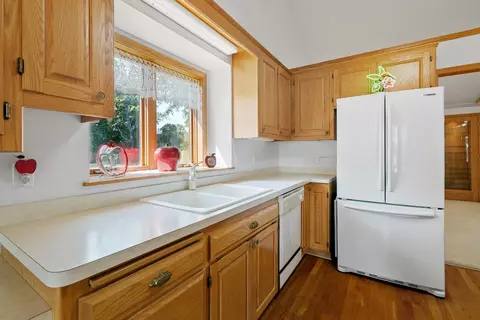 678 Hillside Dr, Eagan, MN 55121 photo 4