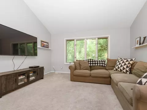 1137 Parkview Ln, Eagan, MN 55123 photo 11