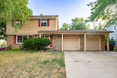 2197 Mapleview Ave, Maplewood, MN 55109