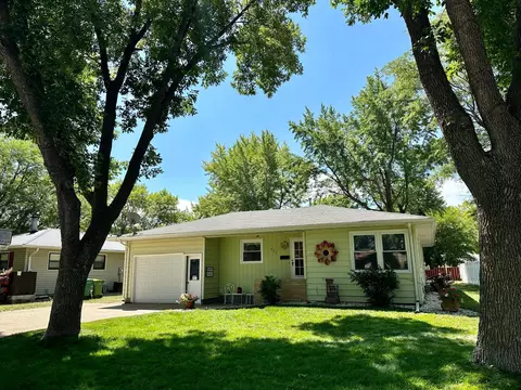 603 W Thomas Ave, Marshall, MN 56258