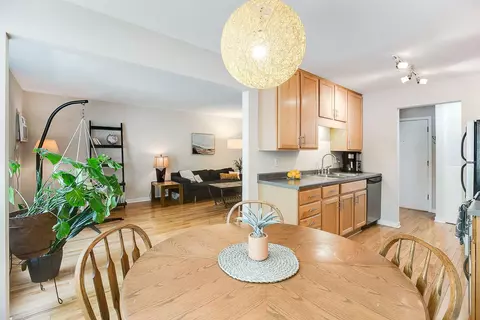 1770 Bryant Ave S #206, Minneapolis, MN 55403