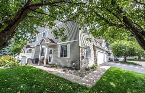1547 Hummingbird St, Shakopee, MN 55379