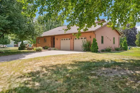2610 Stillwater Rd E, Maplewood, MN 55119