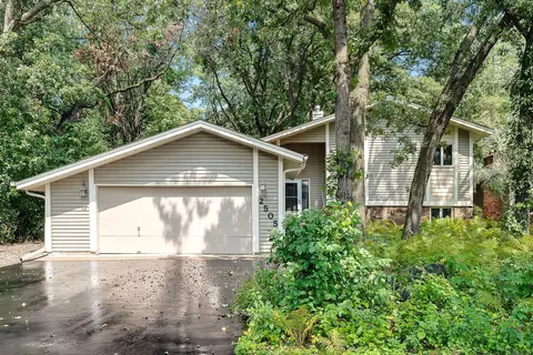 2505 Skillman Cir, North Saint Paul, MN 55109