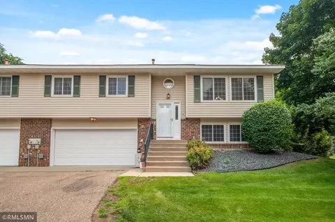 4617 Ridge Cliff Dr, Eagan, MN 55122