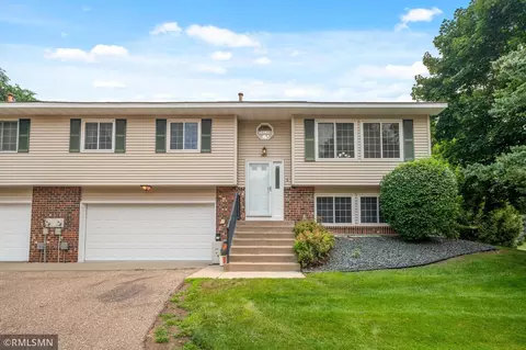 4617 Ridge Cliff Dr, Eagan, MN 55122