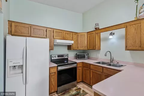 4617 Ridge Cliff Dr, Eagan, MN 55122 photo 9