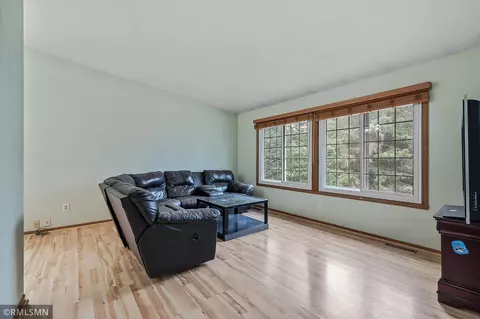4617 Ridge Cliff Dr, Eagan, MN 55122 photo 2