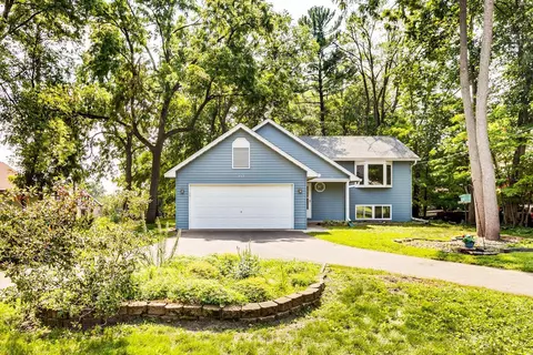752 Labore Rd, Little Canada, MN 55117